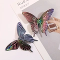 Makro-Detail von schillernden Acryl-Schmetterlingen mit 3D-Prägung und Farbverlaufseffekt - Aurora Schmetterling