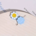 Detailansicht bunter Emaille-Sonnenblumen mit Smiley und blauen Blumen DIY-Zubehör - 1 Stück / Blau
