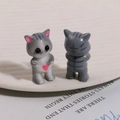 Dettaglio di simpatici gatti in resina 3D con cuore per gioielli fai da te e artigianato - Grigio (Senza Perno)