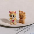 Dettaglio di ciondoli gatto a strisce arancioni in resina con cuore per gioielli DIY - Giallo (Senza Perno)