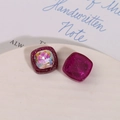Breloque carrée en résine pailletée violette avec cristal facetté irisant élégant - Violet Rose avec Strass Blanc