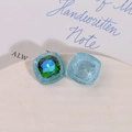 Accessorio per orecchini quadrati glitterati azzurri con cristallo sfumato e base - Blu con Strass Verde