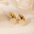 Golden wing earrings with marble texture resin pendants on a white stone base - Off-White Irregular Shape (0394)
