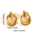 Gros plan de boucles d'oreilles dorées géométriques avec marquage des dimensions - Boucles d'oreilles Goutte Entrelacées à Quatre Anneaux (TYE0772)