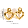 Détail de grandes boucles d'oreilles cœur dorées avec mesures et triple maillon d'anneau - Boucles d'oreilles Cœur Creux à Triple Boucle (TYE0767)
