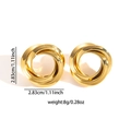 Vue détaillée des boucles d'oreilles nœud doré mesurant 2,83 cm et pesant 8 grammes - Boucles d'oreilles Rondes à Nœud Entrelacé (TYE0759)