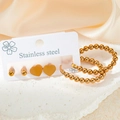 Ensemble de trois paires de boucles d'oreilles dorées avec cœurs et créoles perlées - Ensemble Chaîne de Perles Cœur (TYE0451)