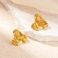 Orecchini irregolari in titanio placcato oro 18k con finitura in metallo stropicciato - Stile Cuore Stropicciato (0363)