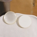 Detail of 34mm round resin cabochon with white cat-eye and mother of pearl effect - Round