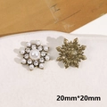 Macro di bottoni a fiocco di neve da 20mm con perle e strass per gioielli fai da te - Stile girasole