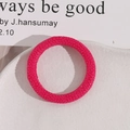 Detail von rosa melierten Harz-Ohrring-Anhängern mit gekörnter Oberfläche für DIY-Schmuck - Groß / Rot