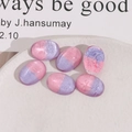Detail von ovalen Harz-Cabochons mit pinker und lila Perlmutt-Sand-Wirbel-Textur - Rosa + Lila