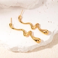 Orecchini a lobo irregolari in oro liquido 18k acciaio al titanio con finitura metallica - Stile Linea Ondulata (0343)