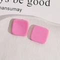 Detailopname van roze vierkante hars bedeltjes met glanzende afwerking voor DIY-sieraden - Roze