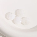 Dettaglio di perline tonde piatte da 15mm in resina traslucida bianca per gioielli fai da te - 1 Pezzo / Bianco