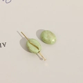 Macro-opname van saliegroene koffieboonkralen met gouden vlekken voor DIY-sieraden - 1 stuk/verpakking (11x9mm) / Matcha Groen