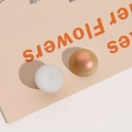 Vista macro de cuentas de resina nacaradas de 18mm para accesorios de joyería DIY - Oro Brillante