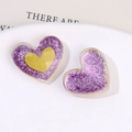 Dettaglio di ciondoli a cuore in resina con glitter viola per gioielli fai-da-te - Viola