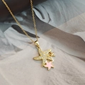 Détails des pendentifs étoiles de mer avec émail rose et cristaux scintillants - Étoile de Mer Dorée Triple Rose (EXRGN0409JS)