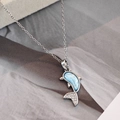 Collier dauphin élégant en argent avec œil de chat bleu et cristaux étincelants sur chaîne - Dauphin Argenté Bleu (EXRGN0422YS)