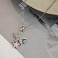 Détail du collier étoile de mer en argent avec émail rose et pavé de zircons brillants - Étoile de Mer Argentée Triple Rose (EXRGN0409YS)