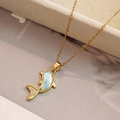 Élégant collier pendentif dauphin doré avec émail bleu et détails en cristaux brillants - Dauphin Doré Bleu (EXRGN0422JS)