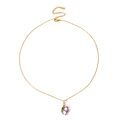 Dettaglio della collana con pendente a fiore irregolare stile pittura a olio e perle - Ciondolo a fiore irregolare / Viola