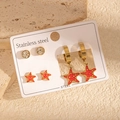 Détail de parure boucles d'oreilles acier inoxydable avec étoiles de mer et zircons - Rouge