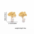 Detailansicht der goldenen Ginkgoblatt-Ohrringe mit Perlen sowie Maßen und 4g Gewicht - Ginkgoblatt Perle Stil (1079)