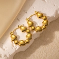 Élégantes boucles d'oreilles cœur en or 18K sur pierre blanche et tissu satiné - Style de Cœur à Perles (0471)