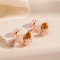 Boucles d'oreilles C dorées avec pierre de résine rose sur fond de pierre blanche - Forme C Pierre Ronde Clou - Rose (1858)