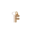 Macro van een gouden letter F hanger met zirkonia en details van de kralenrand - Letter F (JDB0321-F)