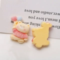 Dettaglio fronte e retro di accessori per capelli a forma di orsetto giallo peluche - Orsetto con Palloncini