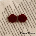 Detalle de rosas de terciopelo rojo de 15mm con pétalos 3D para creación de joyas DIY - Rosa Tridimensional (2号款一个)