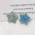 Nahaufnahme von 20mm blauen Glitzer-Sternen aus Harz für DIY-Schmuckzubehör - Blau