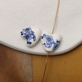 Macro detail of heart-shaped ceramic beads with blue floral patterns and gold pin - Chinese Style Blue Floral Style (Pattern 21) / 1 Piece