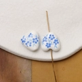 Detail of heart-shaped ceramic beads with blue floral patterns for DIY jewelry - Fresh Blue & White Floral Style (Pattern 7) / 1 Piece