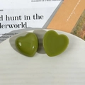 Ciondoli in resina a forma di cuore verde matcha lucido su piatto in ceramica per fai-da-te - Stile Cuore Verde Chiaro