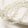 Gros plan de perles en verre irisées de forme irrégulière pour la création de bijoux - 1 Fil (env. 60 perles) / 9# Beige Dégradé