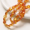 Vue macro de perles carrées en verre ambre iridescent avec revêtement arc-en-ciel DIY - 1 Fil (env. 60 perles) / 7# Rose Jaune Dégradé