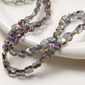 Gros plan de perles de verre irisées avec revêtement métallique pour bijoux DIY - 1 Fil (env. 60 perles) / 3# Violet Dégradé