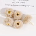 Detail van 20mm kaki nepbont kralen met gouden oogjes voor het maken van DIY sieraden - Lichte Kleur