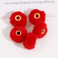 Detail van rode pluche kralen van 20mm met gouden metalen pinnen voor DIY-sieradenaccessoires - Rood