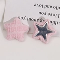 Detalle de pinzas para el cabello de estrella en tela rosa con textura de punto - Rosa Claro
