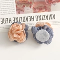 Fermaglio per capelli a rosa in rete pesca e blu con base in feltro sul retro - Rosa