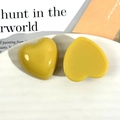 Ingwergelbe glänzende Herzanhänger aus Harz für DIY Schmuck und Haarzubehör - Herzförmig / Gelb