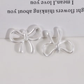 Detail von DIY perlweißen Schleifen-Anhängern mit Aufhängeschlaufe für Schmuck - Schleife (Ohne Loch) / Perlweiß