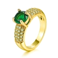 Bague plaquée or rose avec une grande pierre verte ronde et des zircons émeraude pavés - Pierre Verte d'Or