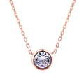 Dettaglio della collana in oro rosa con zircone bianco brillante e montatura a castone - Placcato Oro Rosa Zirconia Bianca