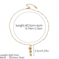 Vue macro du collier en acier doré avec pendentifs étoile de mer, coquillage et conque - Style Forme de Coquille Saint-Jacques Étoile de Mer (JDN250706-2)